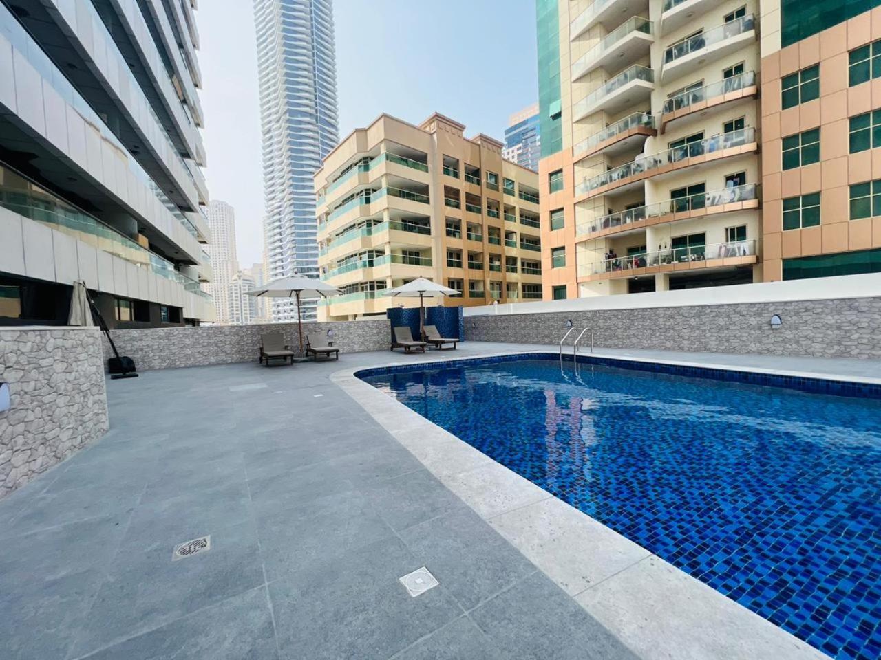 Private With Curtains In Marina & Blue Water Homestay Dubai