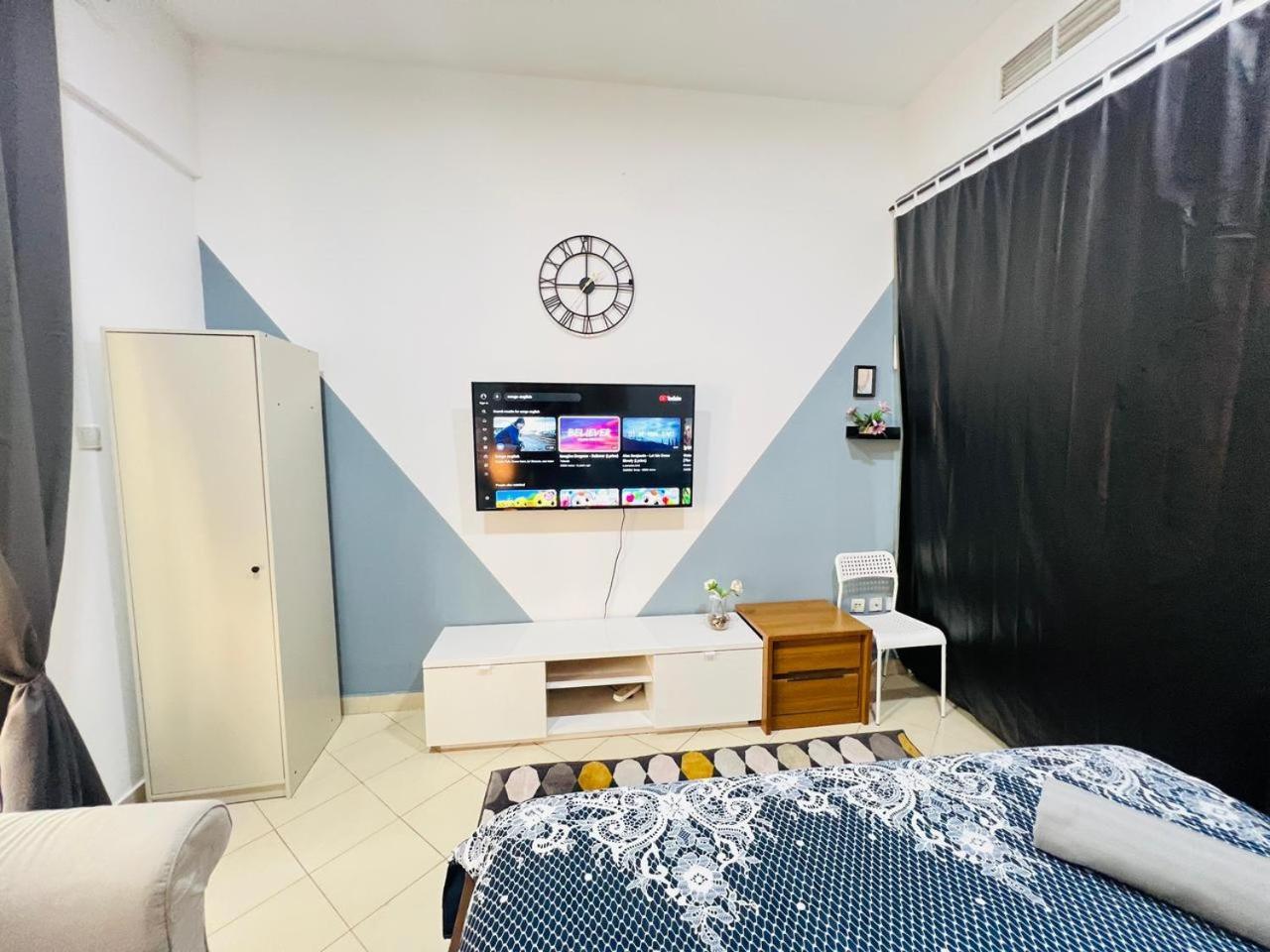 Homestay Private With Curtains In Marina & Blue Water *