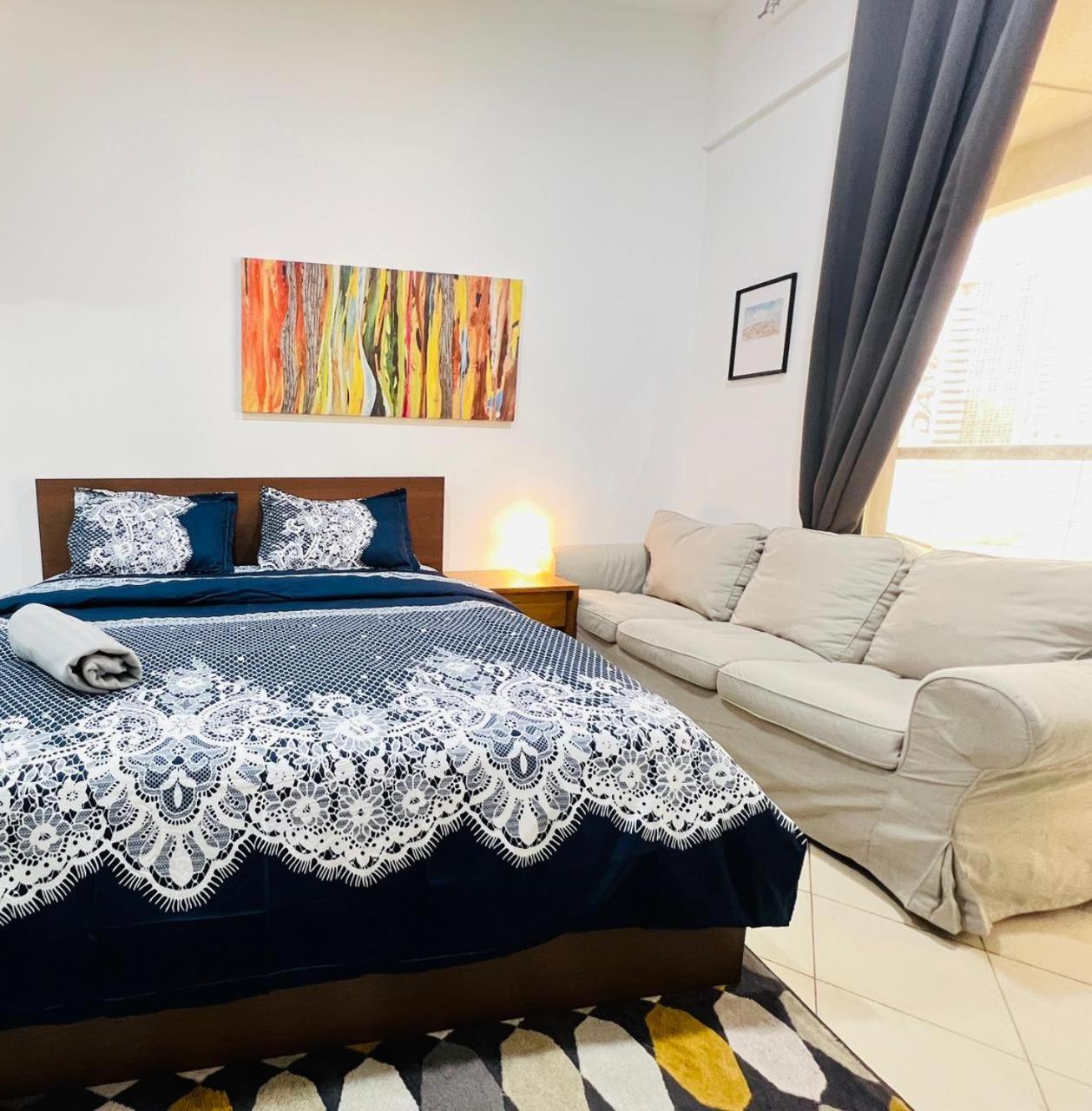 Homestay Private With Curtains In Marina & Blue Water