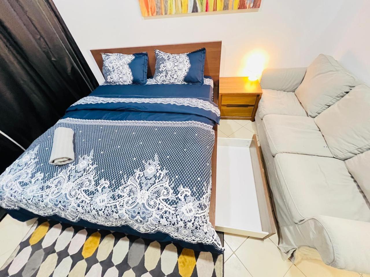 Private With Curtains In Marina & Blue Water Homestay