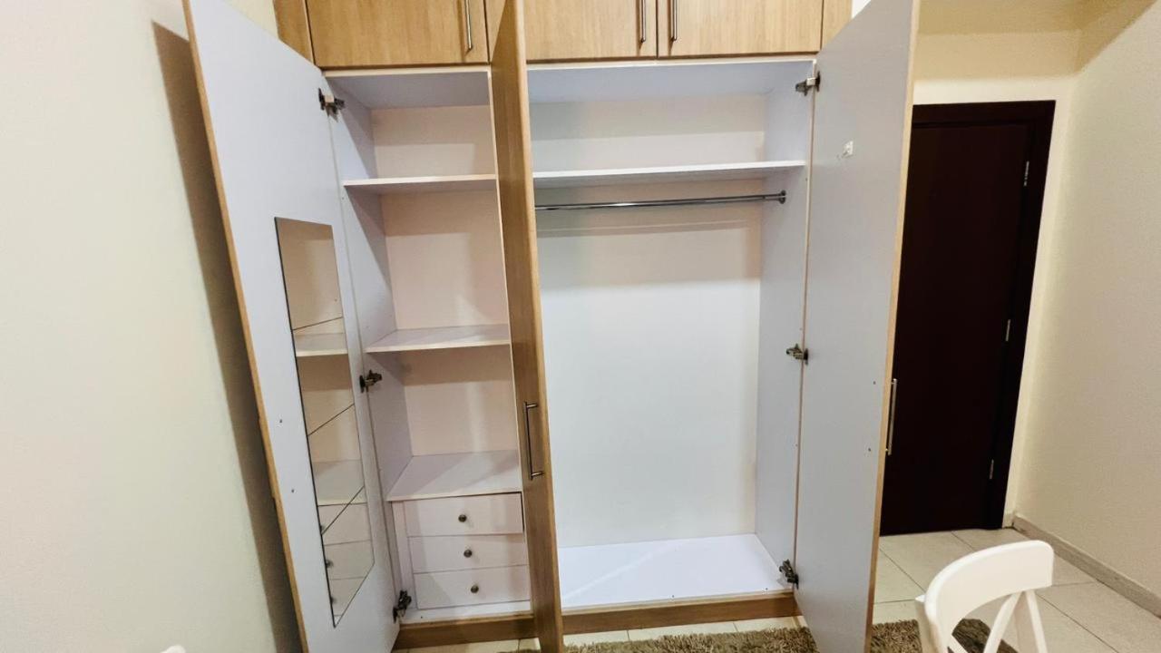 Master With Attach Bathroom Near Mall Of The Emirates Homestay Dubai