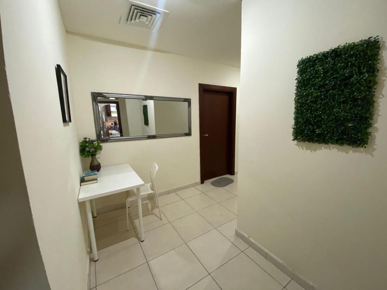 Master With Attach Bathroom Near Mall Of The Emirates Homestay *