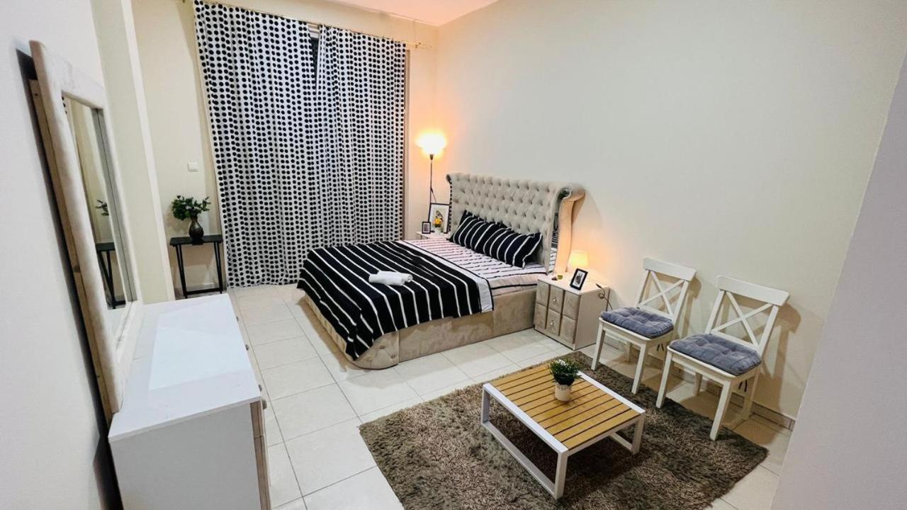 Master With Attach Bathroom Near Mall Of The Emirates Homestay *