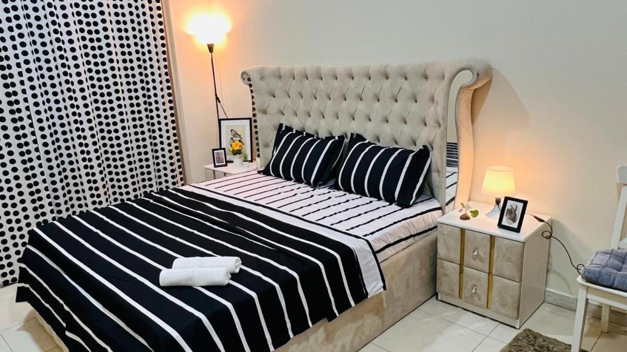 Master With Attach Bathroom Near Mall Of The Emirates Homestay *