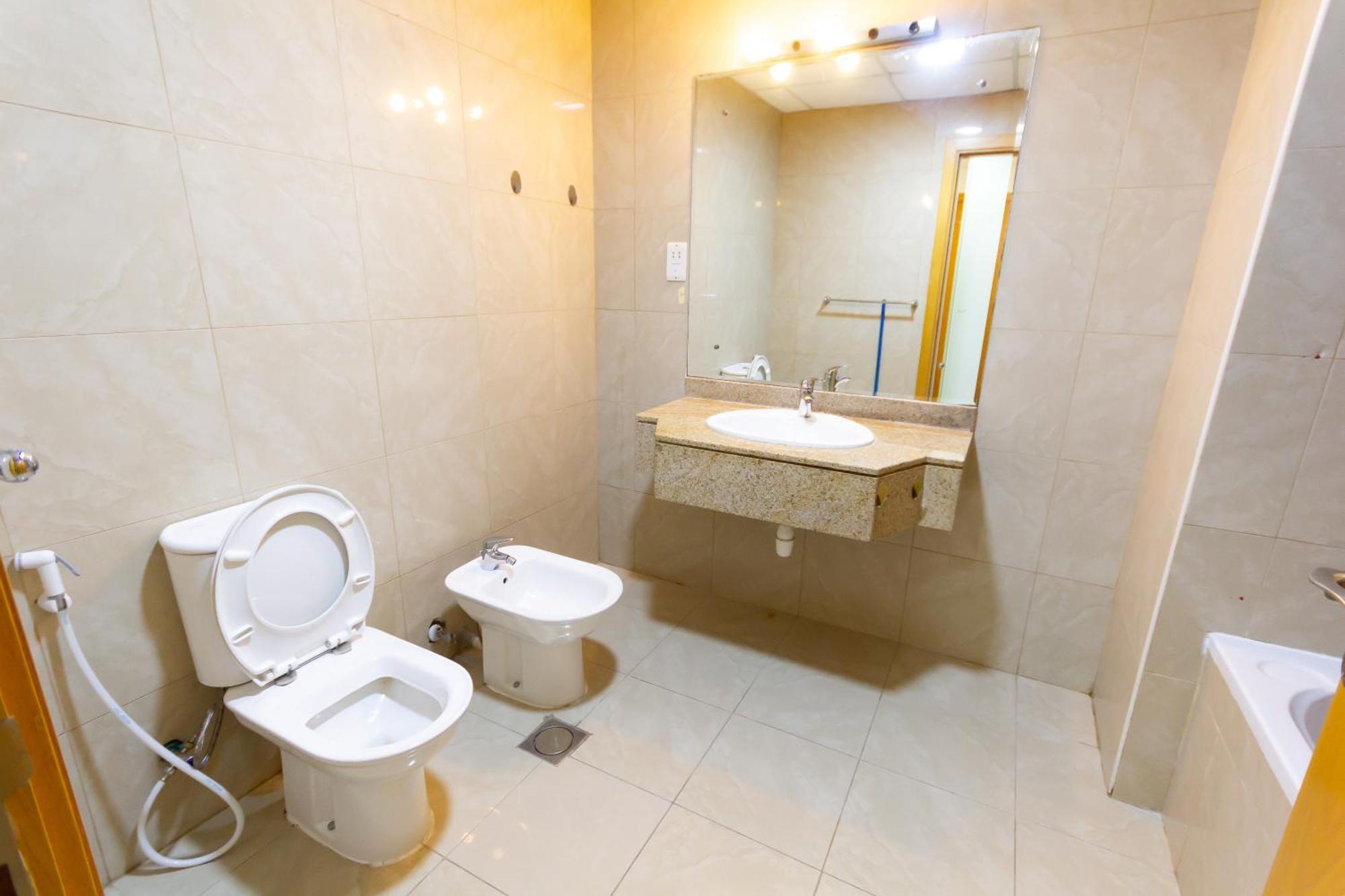 Big For ' Girls ' Only At Dubai, Marina Homestay *