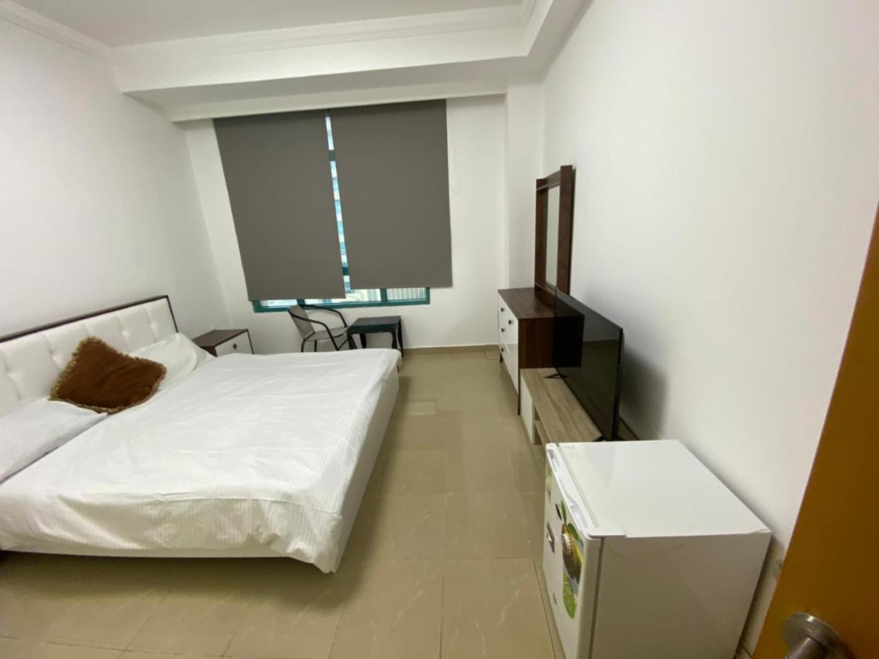 Big For ' Girls ' Only At Dubai, Marina Homestay