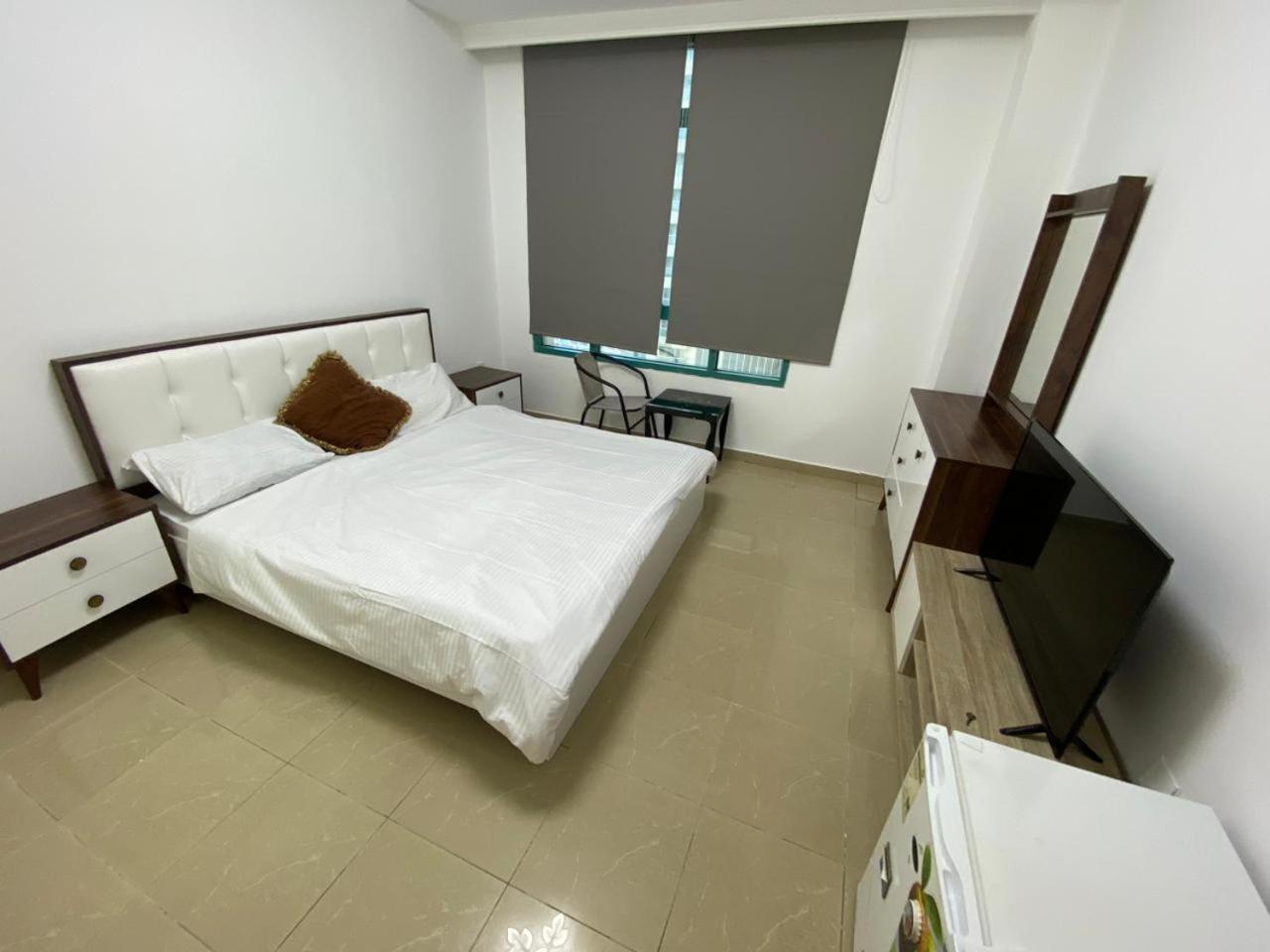Big For ' Girls ' Only At Dubai, Marina Homestay *