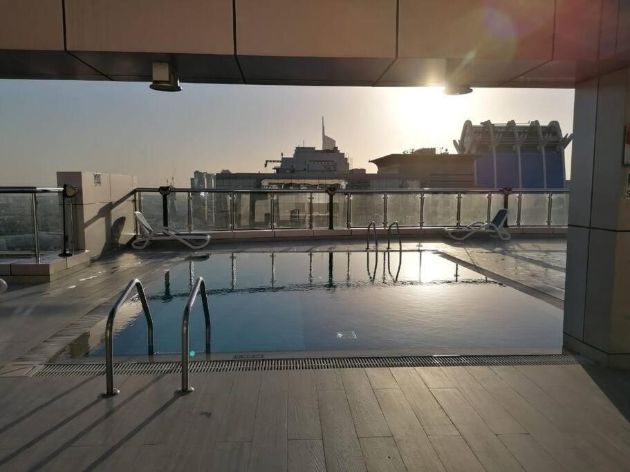 Delux Studio Apartment Dubai Marina The Bay 5 Min Beach Jbr & 3 Min To Tram Station Apartment Dubai