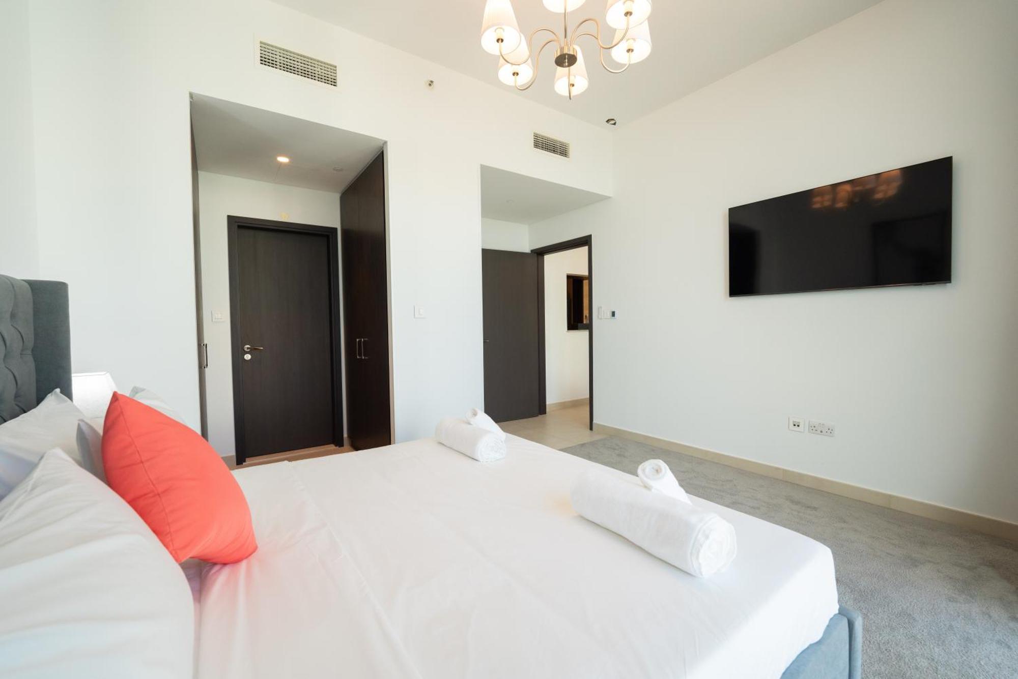 Skylight Two Bedroom Downton Views 1 Direct Access To Mall * Dubai