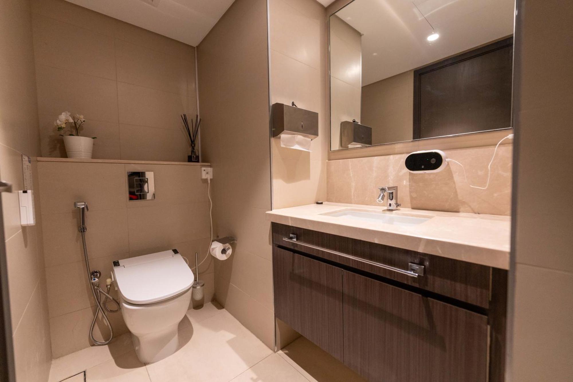 Skylight Two Bedroom Downton Views 1 Direct Access To Mall * Dubai