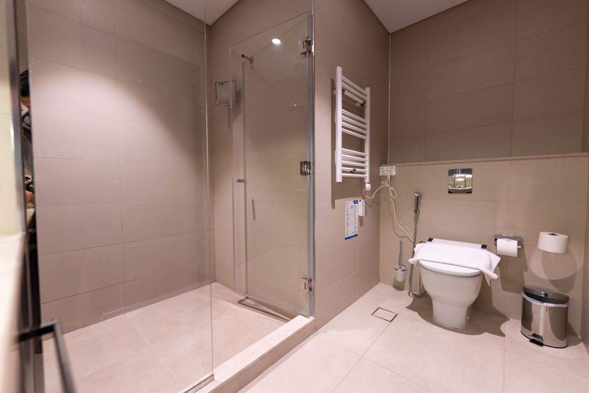 Skylight Two Bedroom Downton Views 1 Direct Access To Mall *