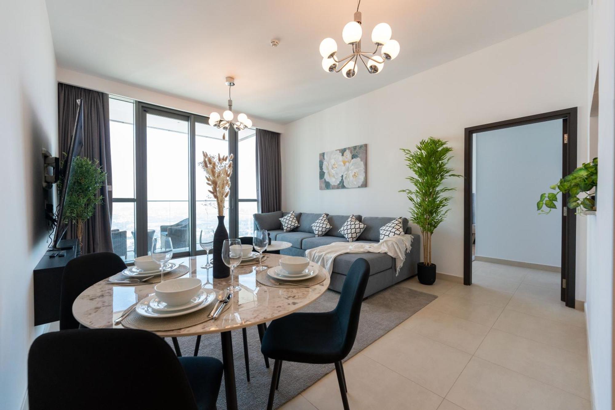 Skylight Two Bedroom Downton Views 1 Direct Access To Mall Apartment Dubai