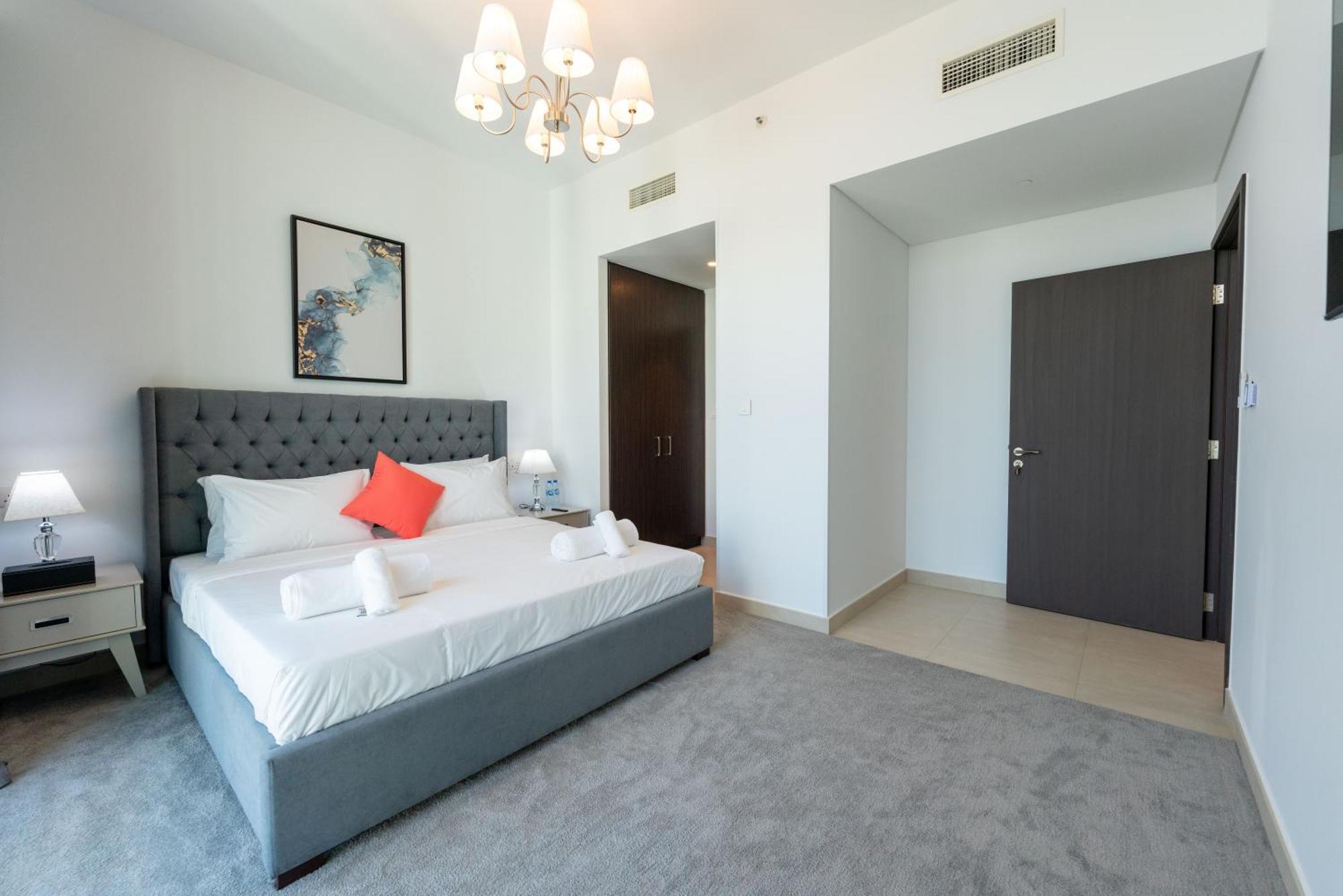 Apartment Skylight Two Bedroom Downton Views 1 Direct Access To Mall *