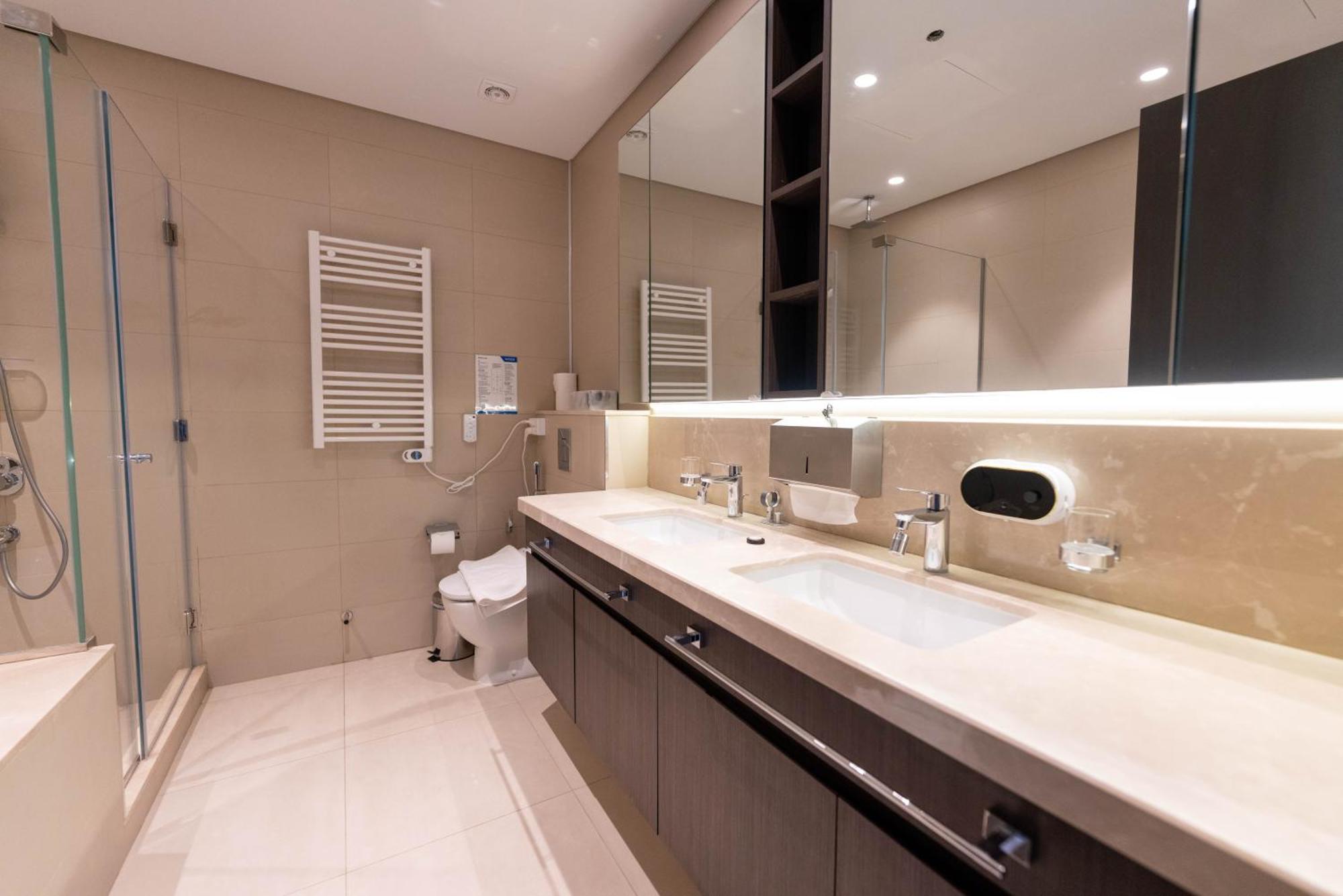 Skylight Two Bedroom Downton Views 1 Direct Access To Mall Apartment Dubai