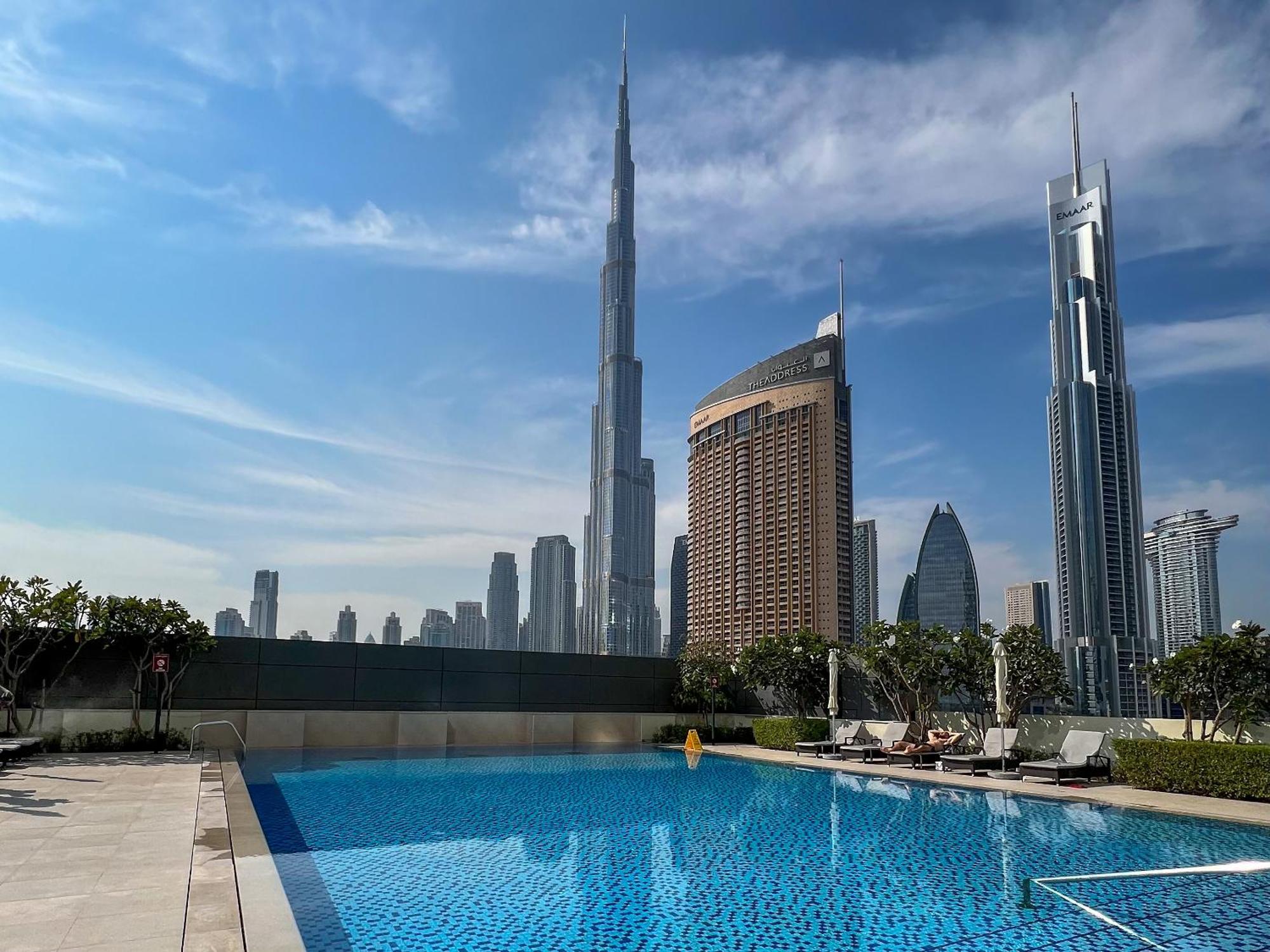 Skylight Two Bedroom Downton Views 1 Direct Access To Mall Apartment *