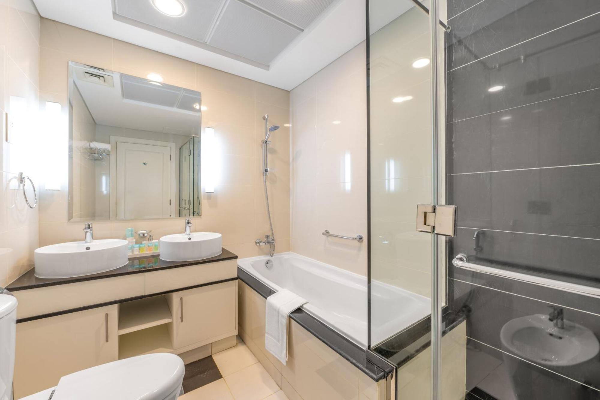 Downtown Luxury - 5 Star Facilities - 5 Min Walk To Mall