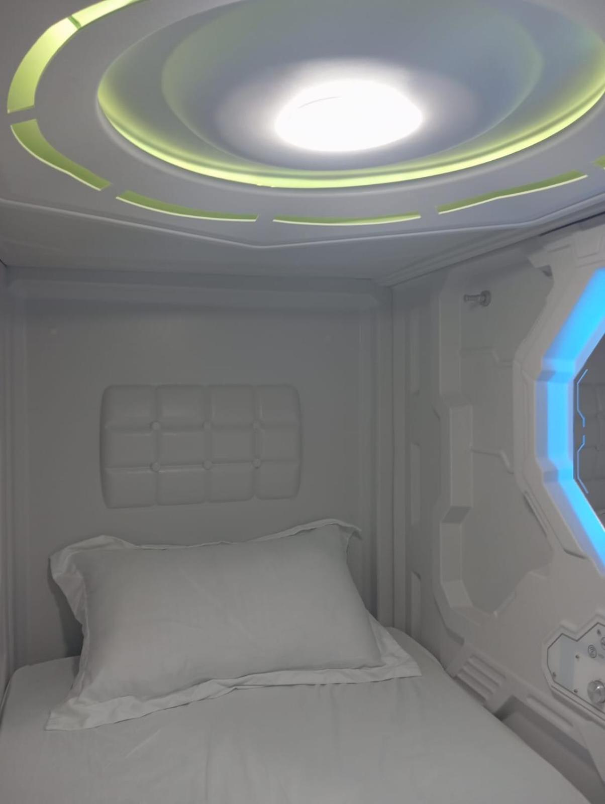 Al Qudra Lakes By Hyba Capsule hotel *