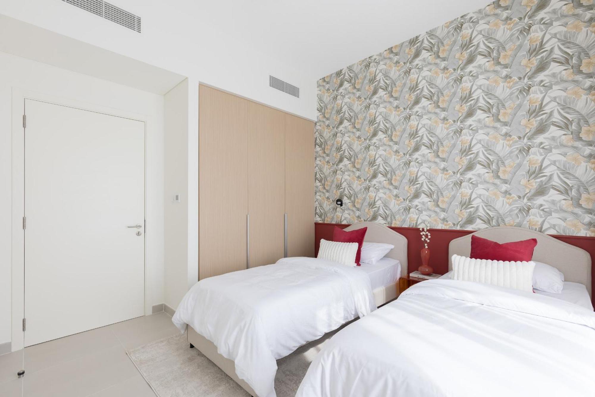 Creek Roomy 3br + Terrace Apartment