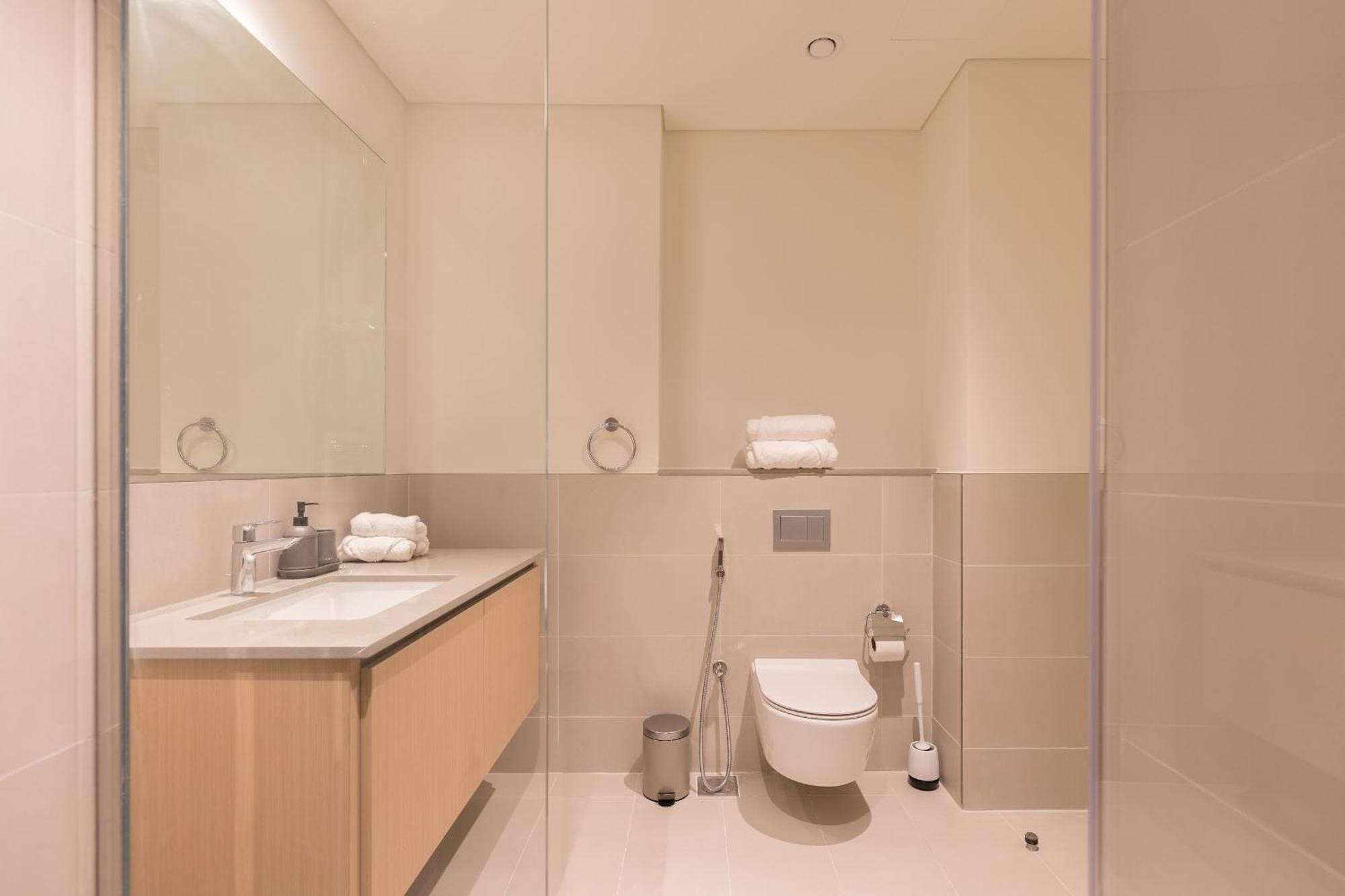Creek Roomy 3br + Terrace * Dubai