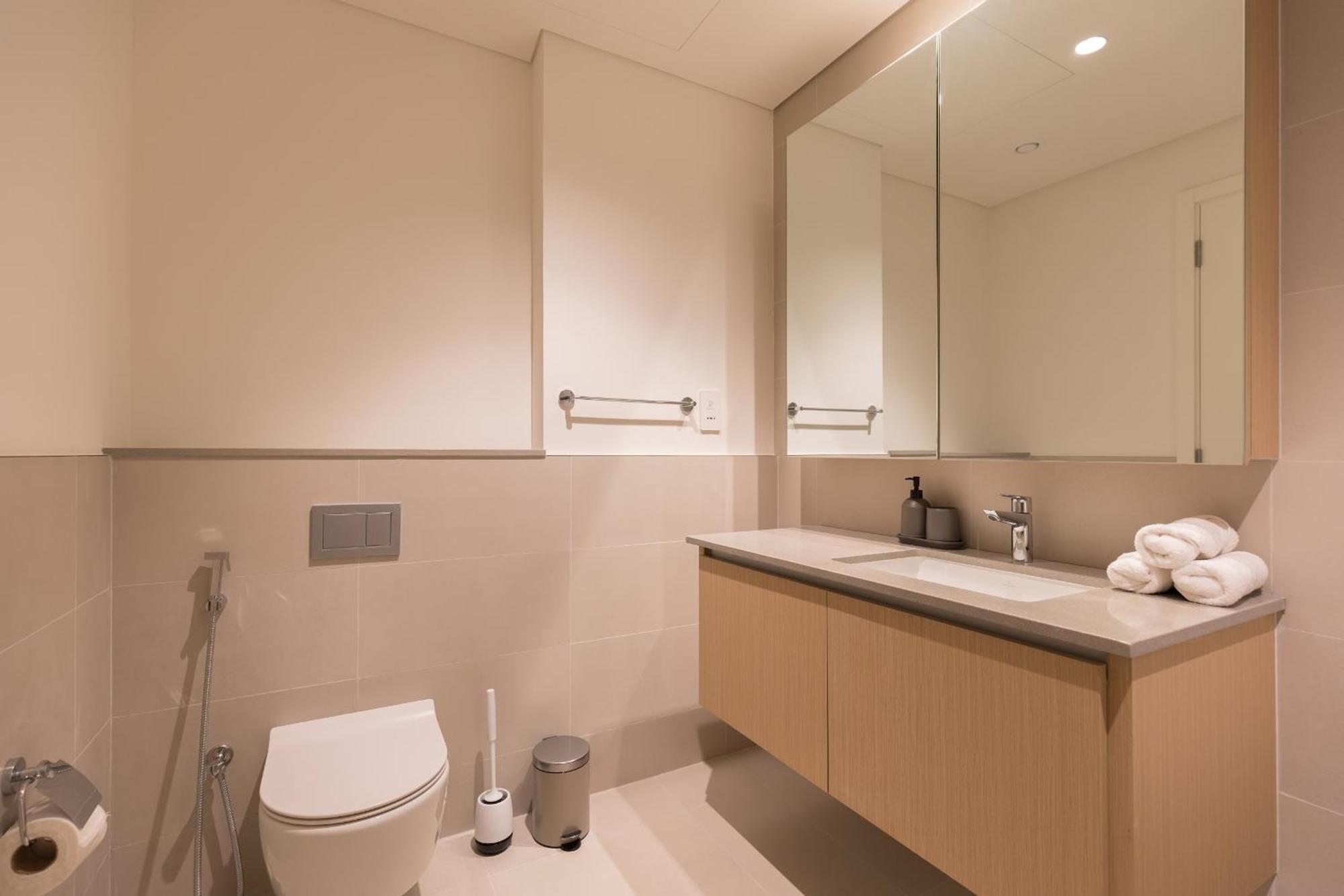Creek Roomy 3br + Terrace Apartment *