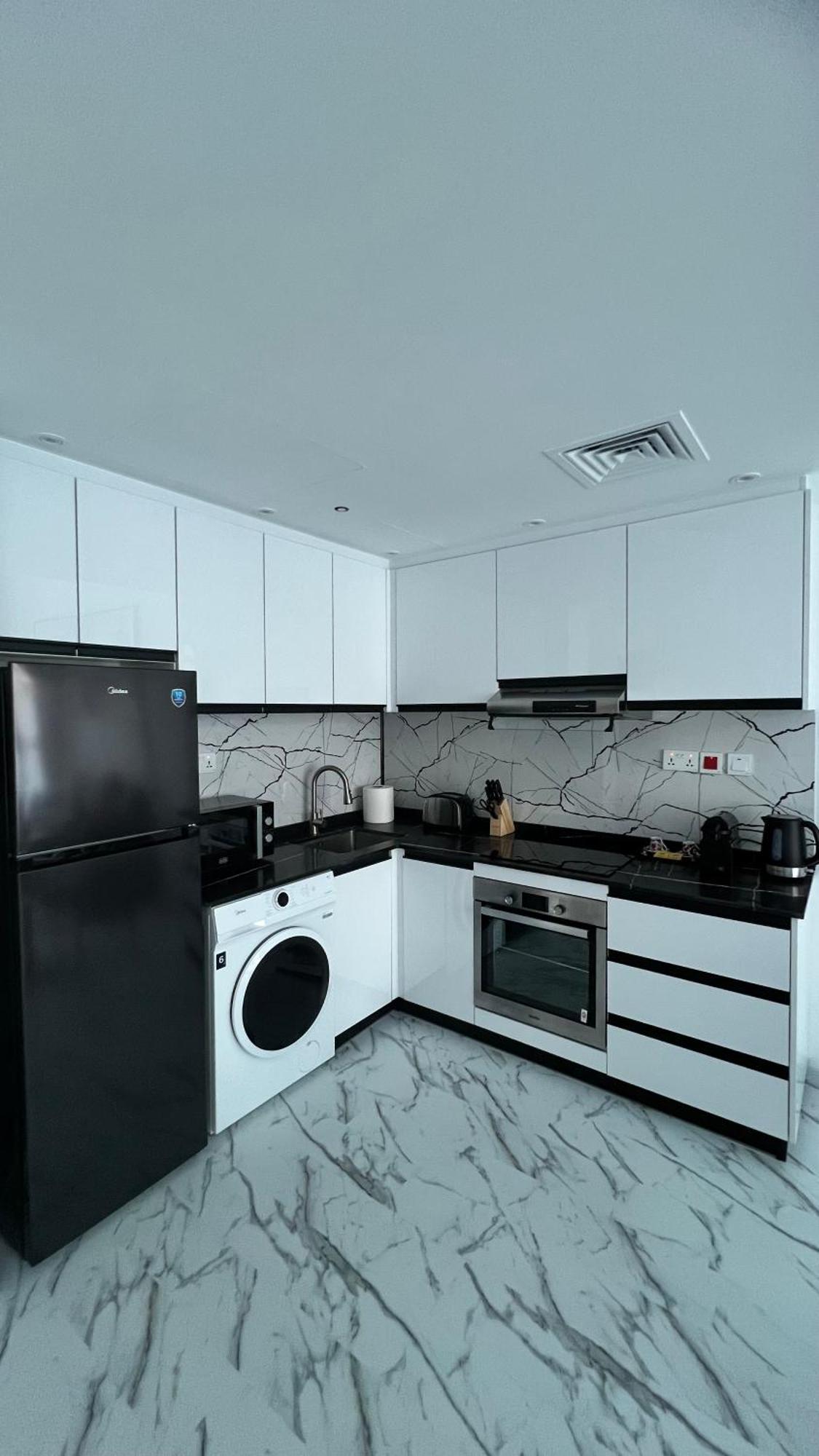 Apartment In Heart Of Marina B Walk To The Jbr