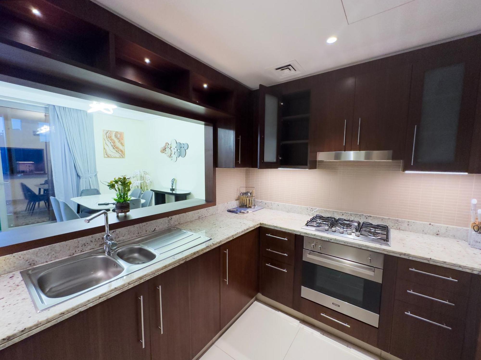 Durrani Homes - Lux 2br With Direct Bridge Access To Mall Apartment