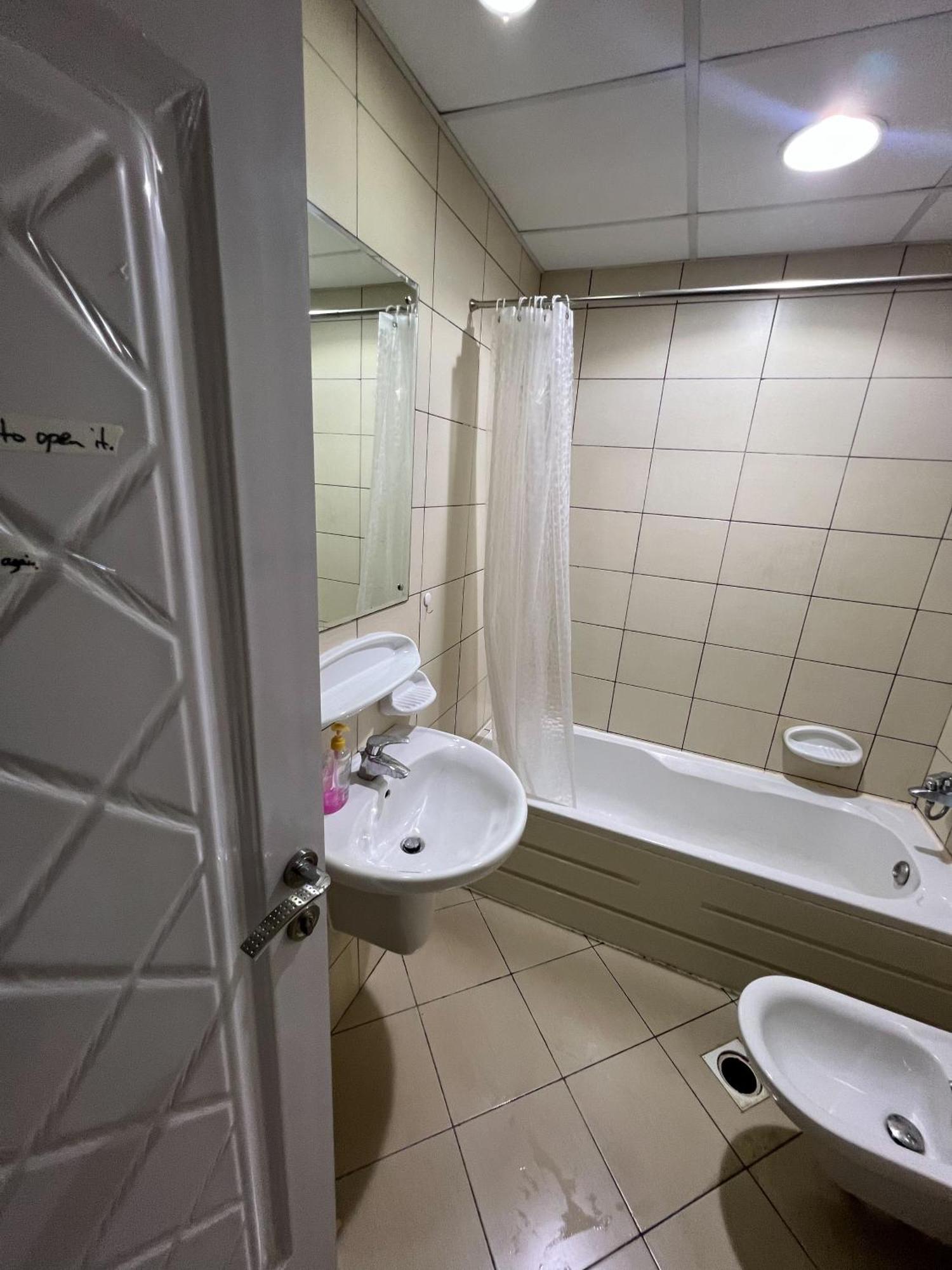 Hostel Urban Panda Marina Dubai