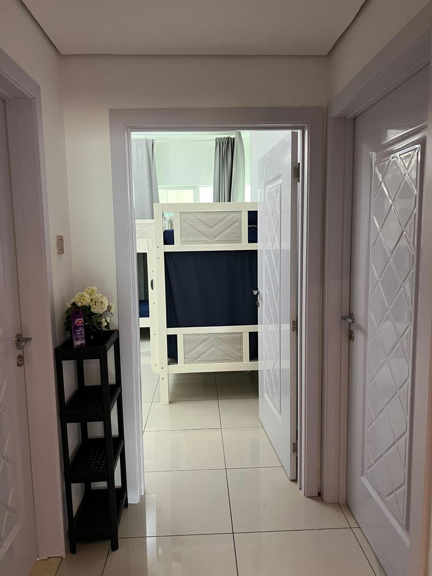 Urban Panda Marina Hostel Dubai
