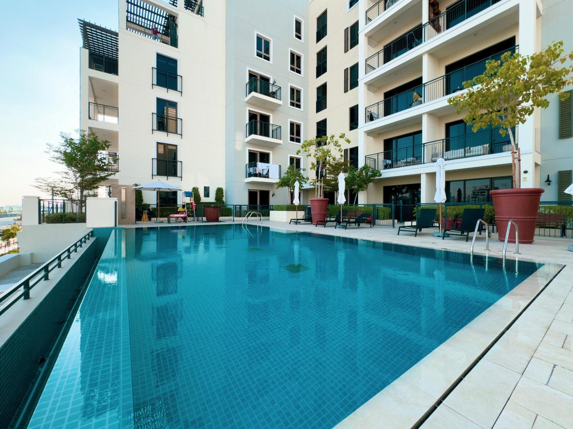 Magnificent Beachfront 1br With Private Access Apartment Dubai