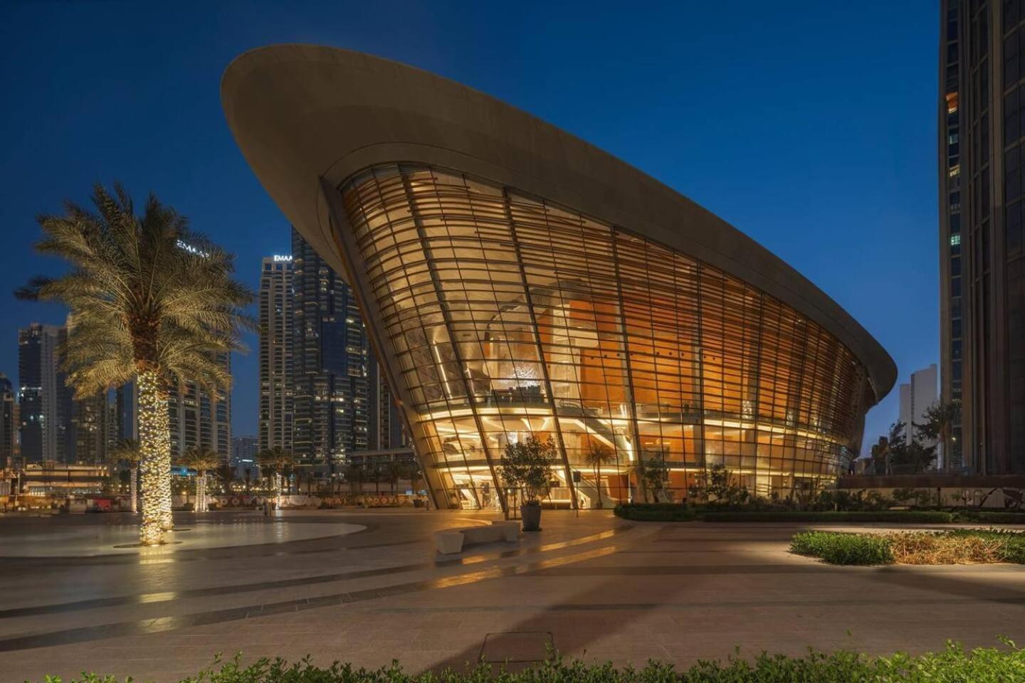 Superb 1-bedroom With Full Burj Khalifa View - 5-min Walk To Mall Dubai