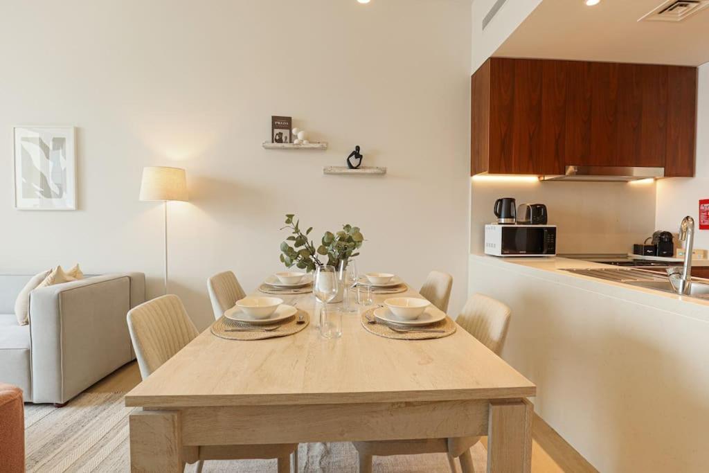 Higuests - Dream In Our Cozy 2br In La Rive Community Apartment Dubai