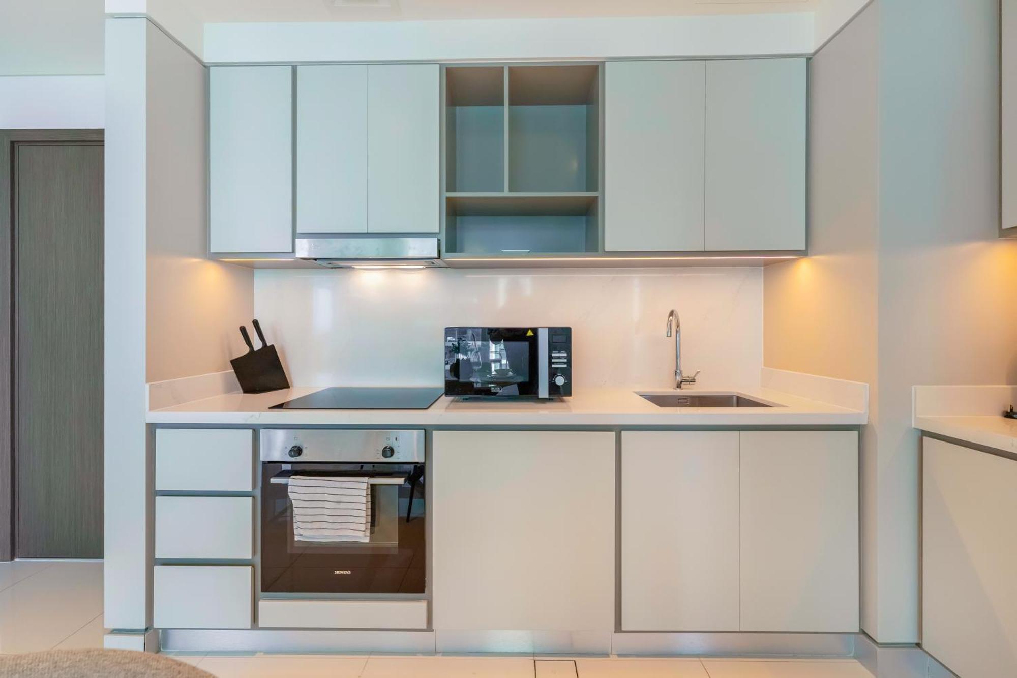 Apartment Fam Living - Beachfront Getaway In Emaar Beachfront - Private Access And Luxury Amenities *