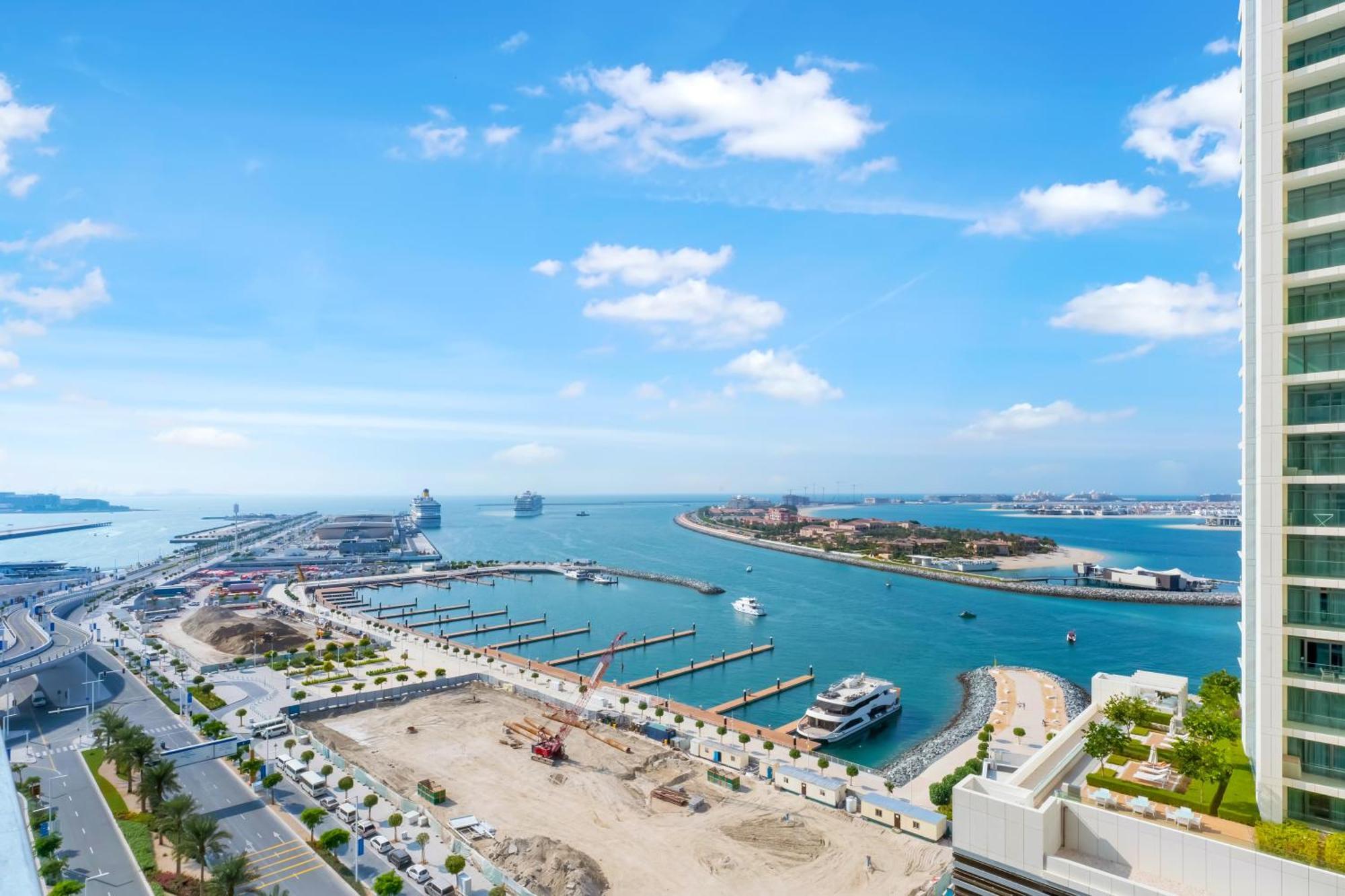 Fam Living - Beachfront Getaway In Emaar Beachfront - Private Access And Luxury Amenities * Dubai