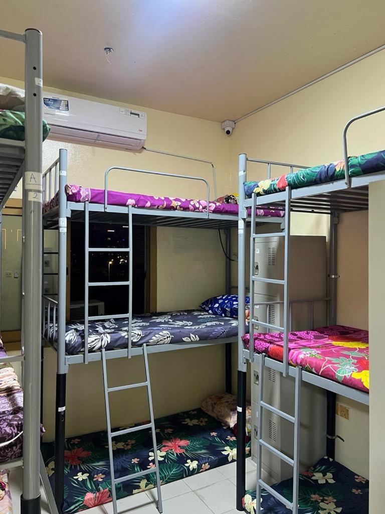 Uae Albergue *