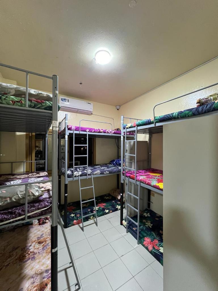 Albergue Uae *