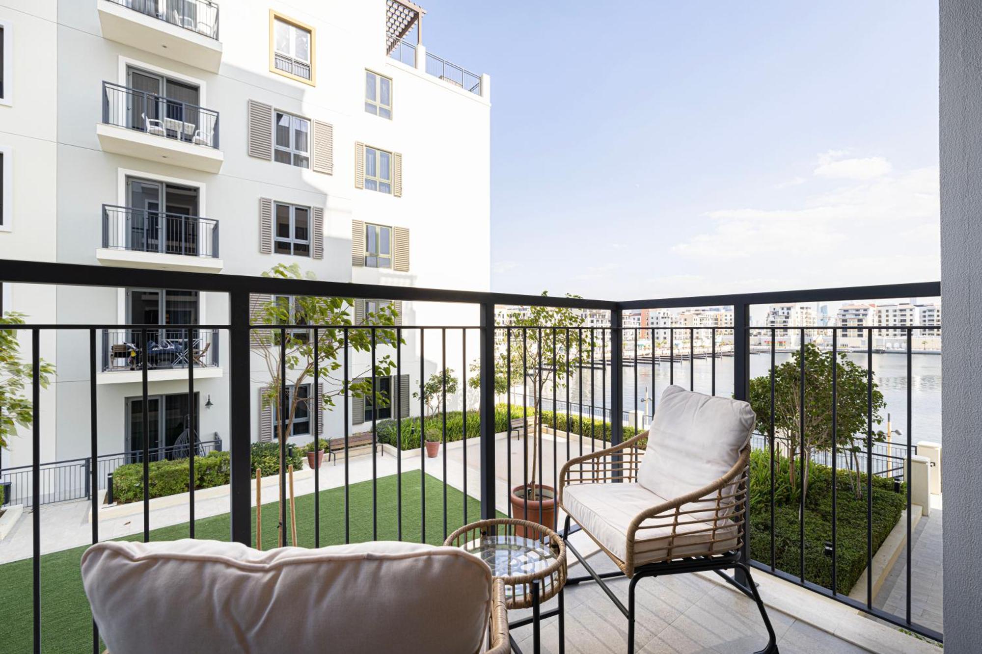 Magnificent Beachfront 1br With Private Access Dubai