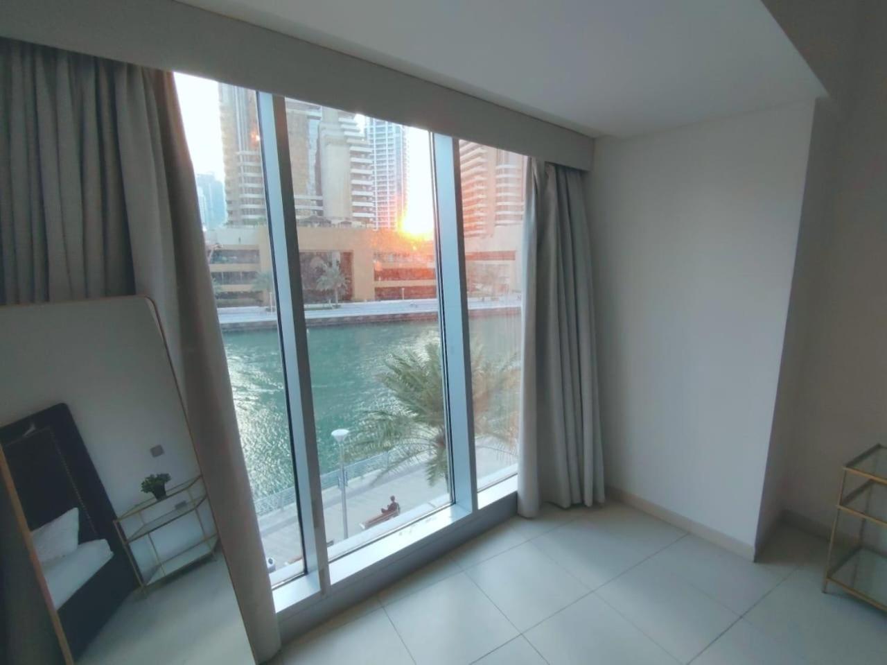Full Marina View Cayan Tower Apartment *