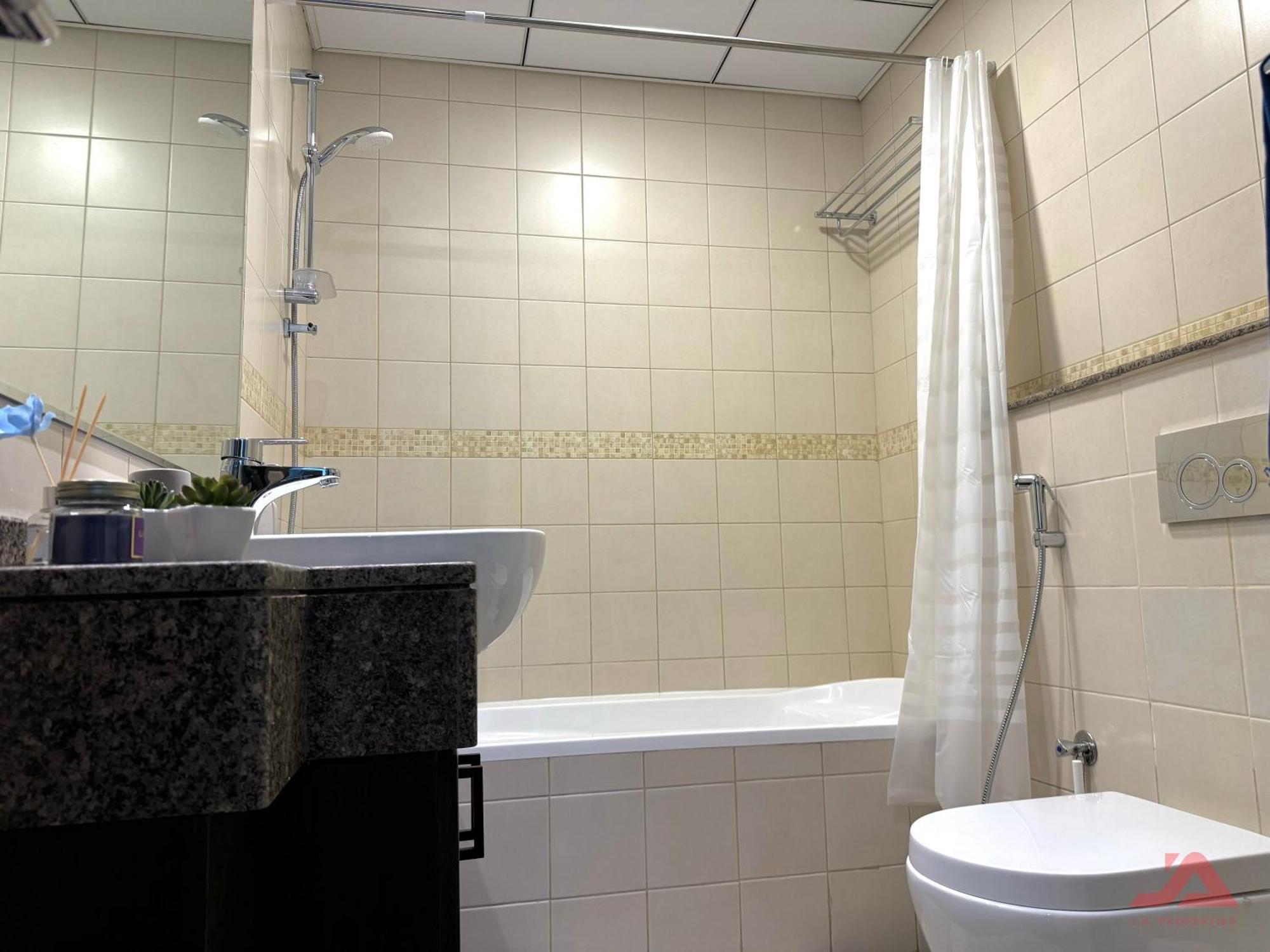 Cozy Marina & Sea View In Bay Tower With Modern Gym & Pool, Steps To & Metro Apartment Dubai