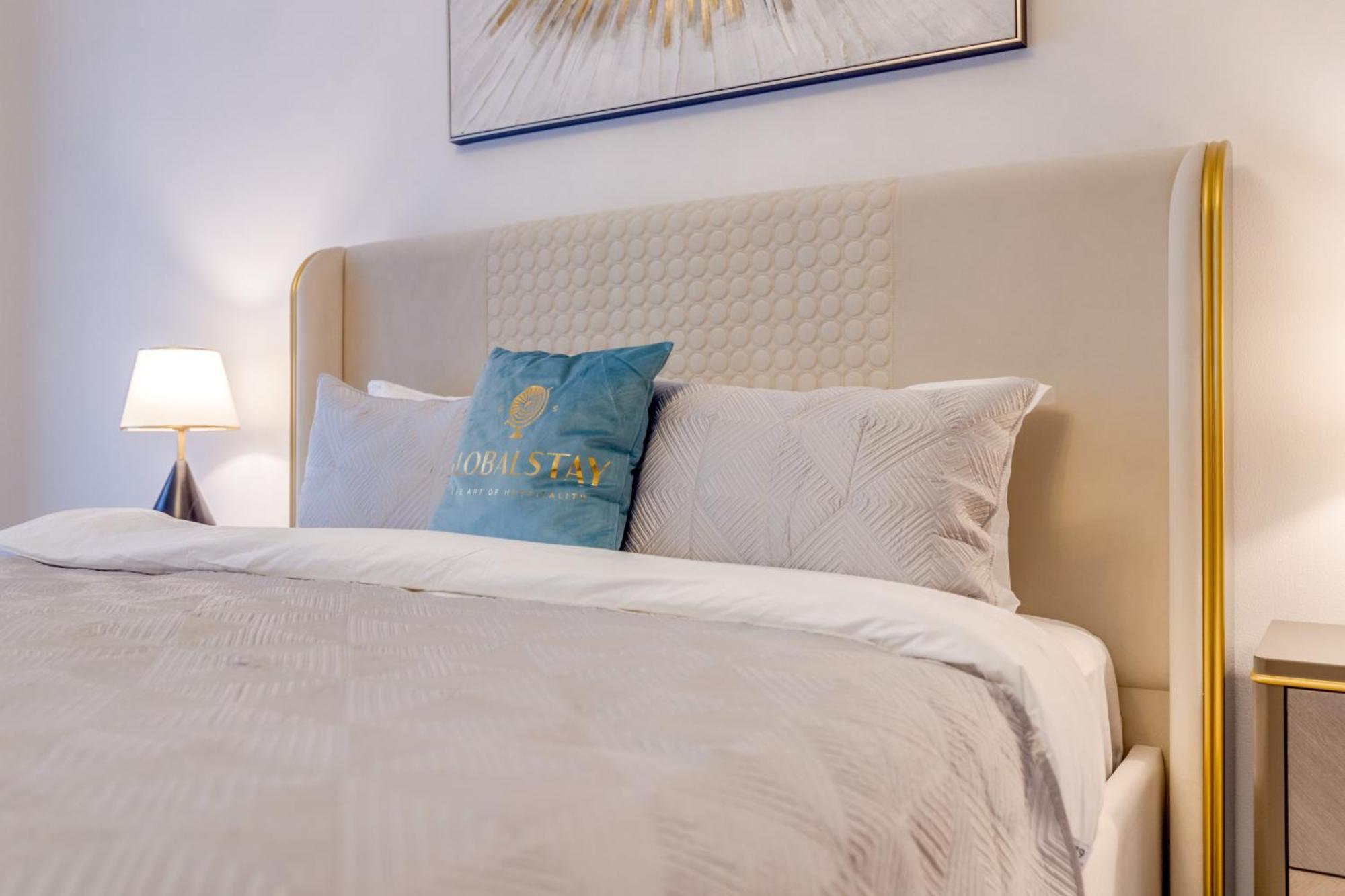 Globalstay. Luxury 3 Bedroom + Maid Townhouse With Sea View * Dubai