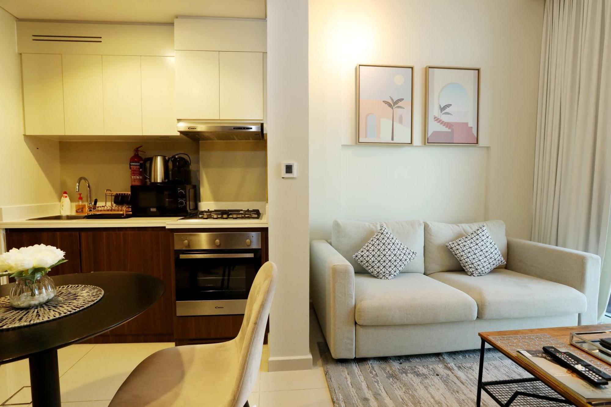 Brown Stone - & Canal View Reva *