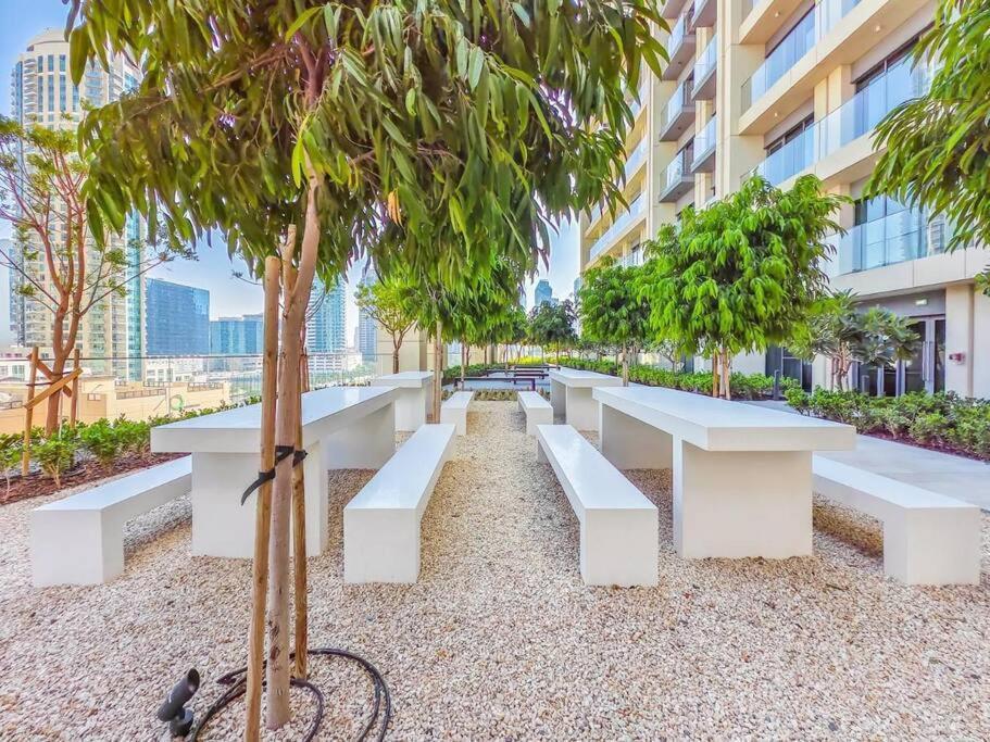 Exclusive 2 & 4 Bedroom Apt With Burj Khalifa - Fountain And City Views By Meerak Apartment Dubai