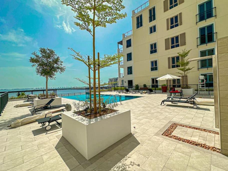 Higuests - Dream In Our Cozy 2br In La Rive Community Apartment Dubai