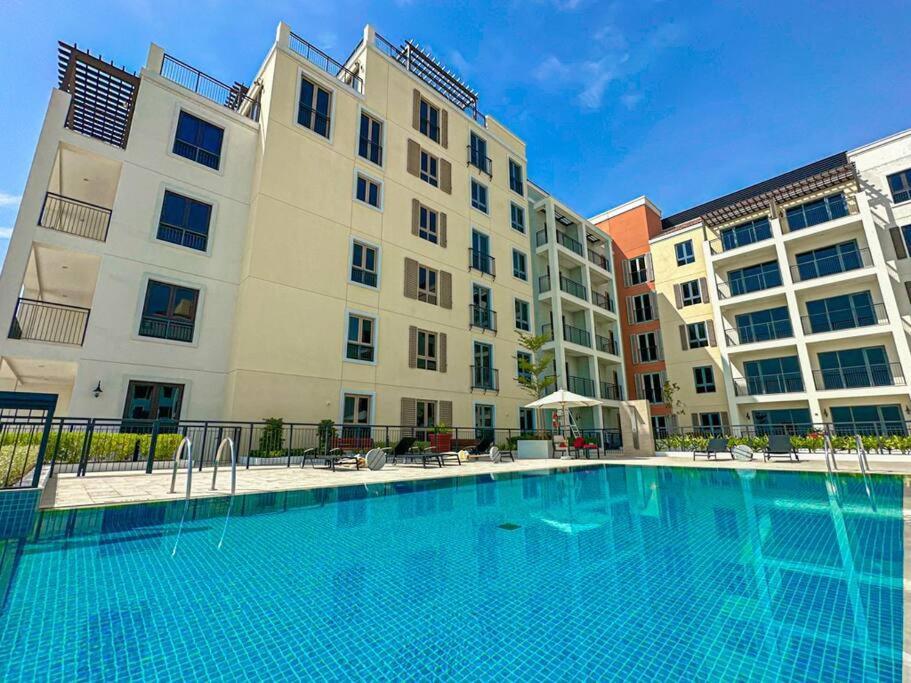 Higuests - Dream In Our Cozy 2br In La Rive Community Apartment Dubai