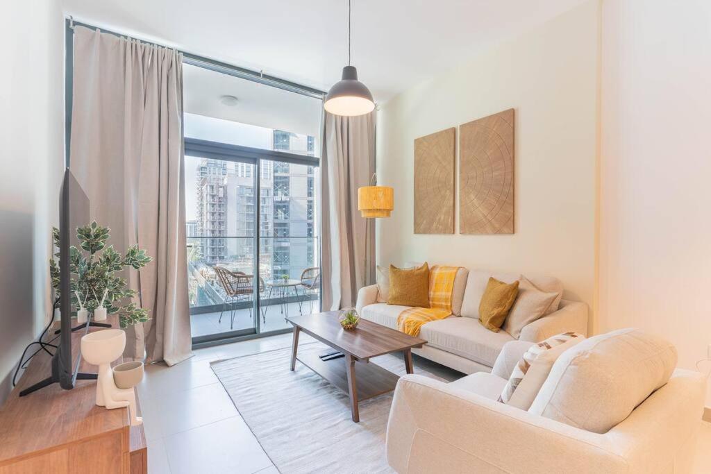 Exclusive 1 Bedroom In Hills Estate Apartment *