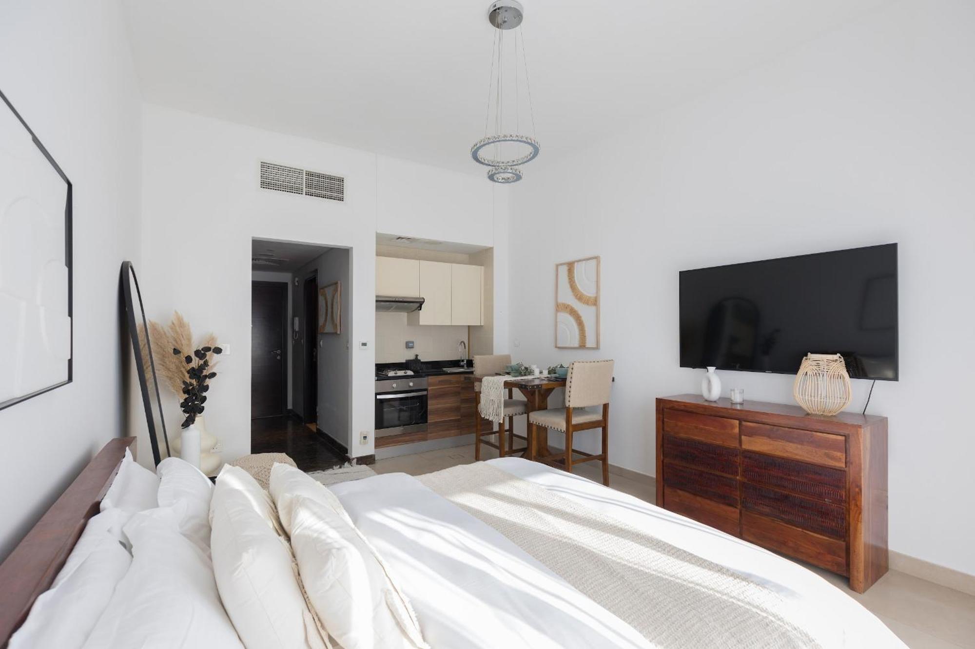Fancy Studio In Sparkle Tower Apartment