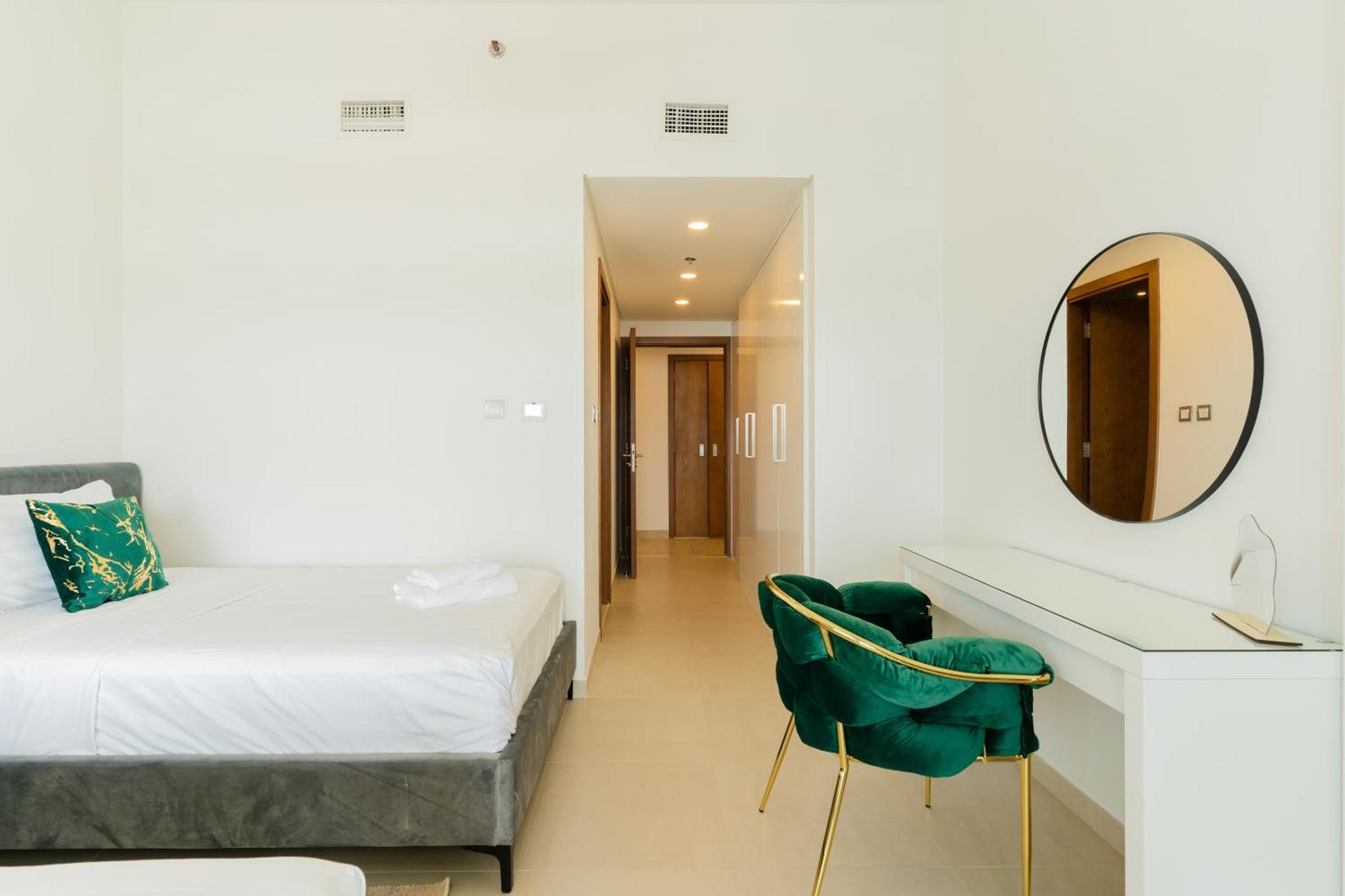 Daniels Sea View 2br In Mina Azizi The Palm Apartment *