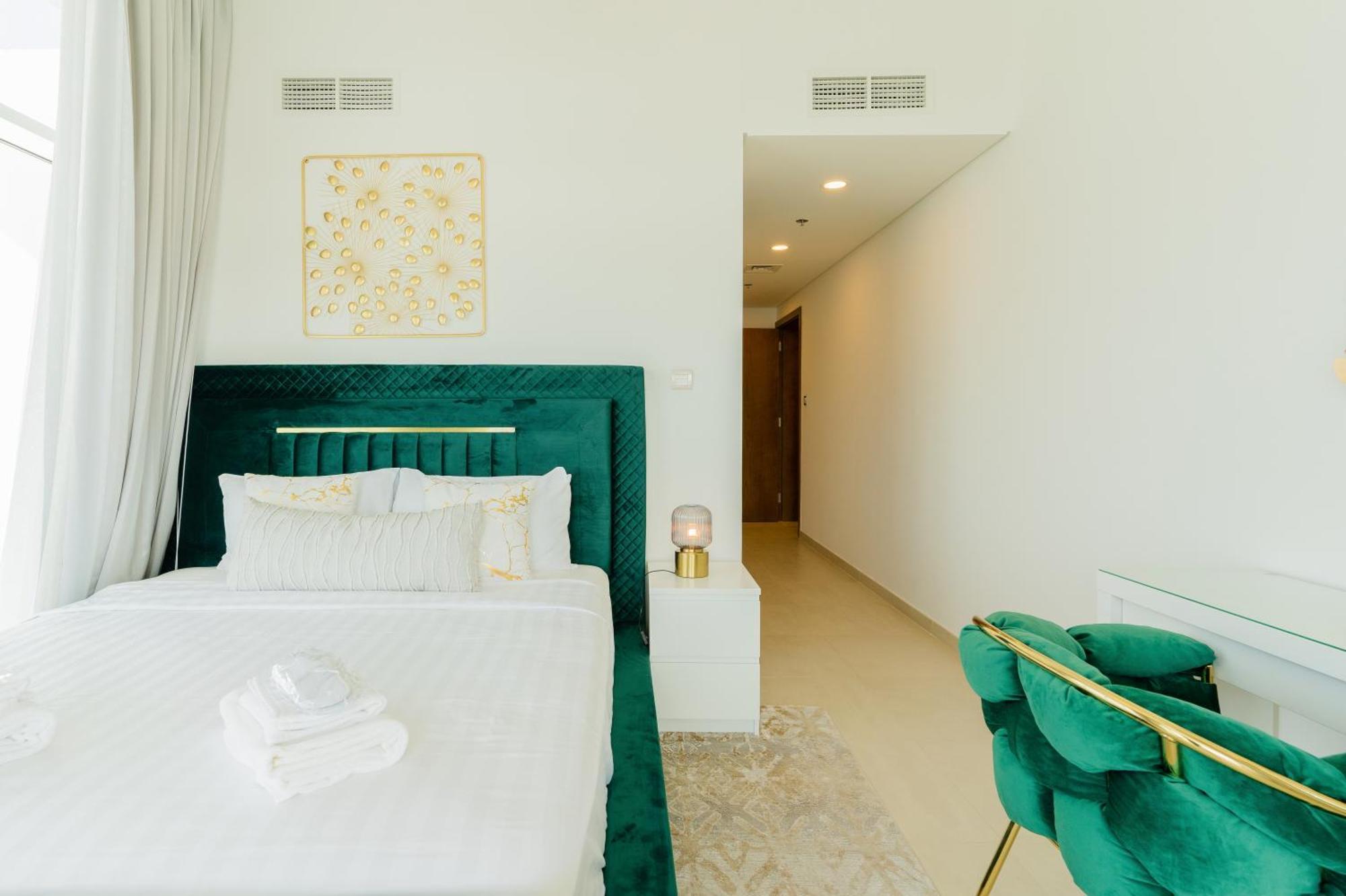 Daniels Sea View 2br In Mina Azizi The Palm Apartment