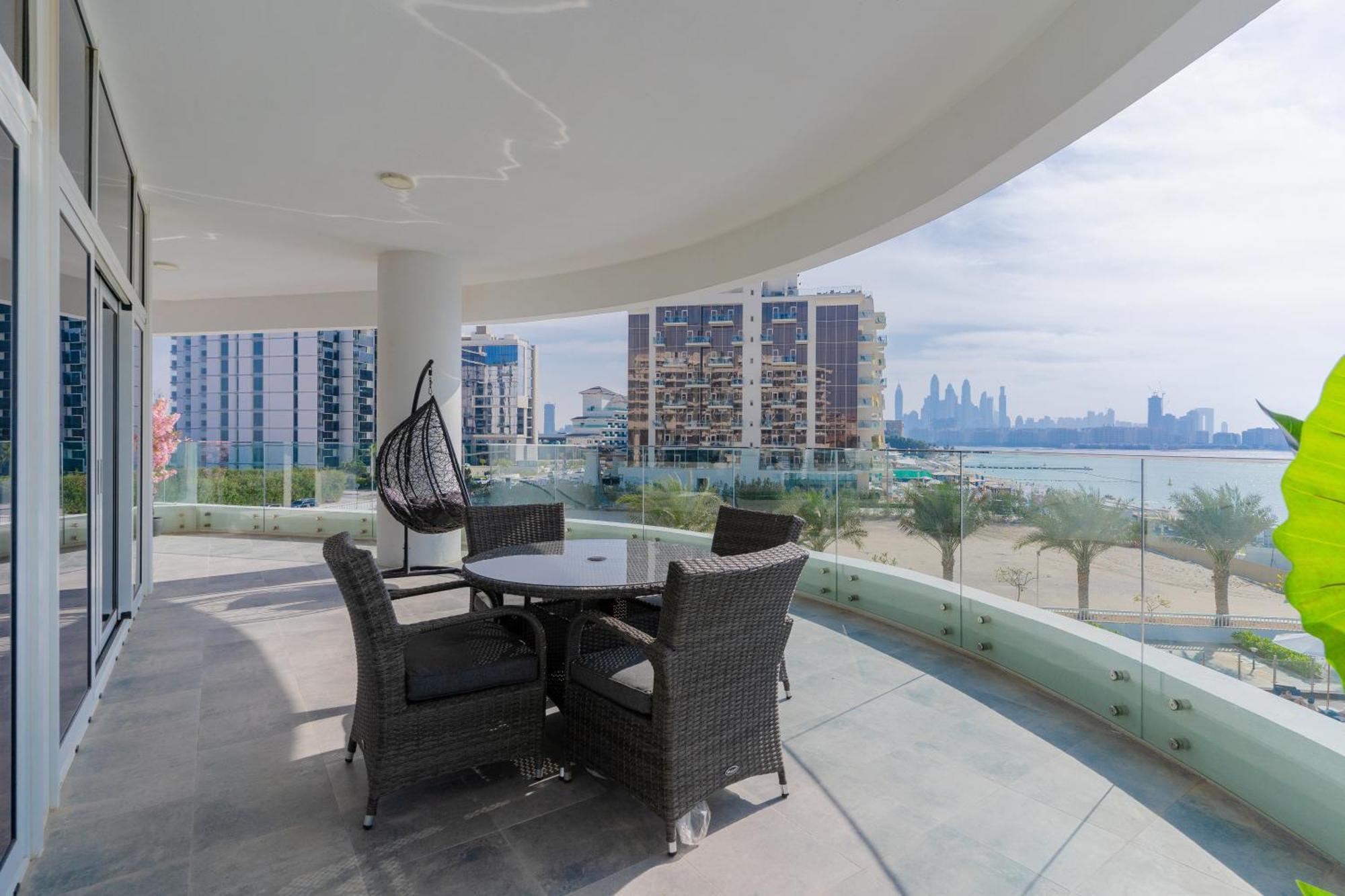 Apartment Daniels Sea View 2br In Mina Azizi The Palm Dubai