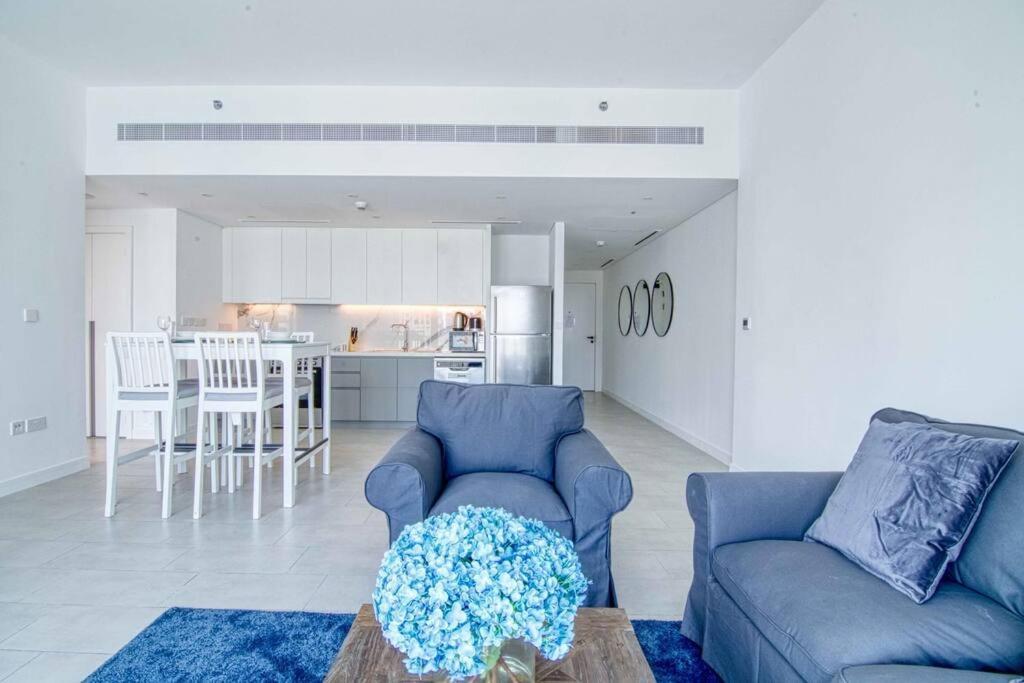 Apartment Delightful 1br In Jbr With Access *