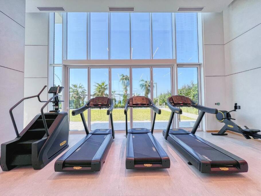 Delightful 1br In Jbr With Access *